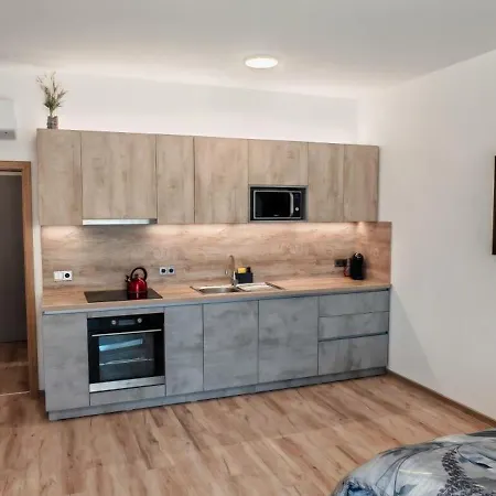 Novy Na Grusce U Bataku