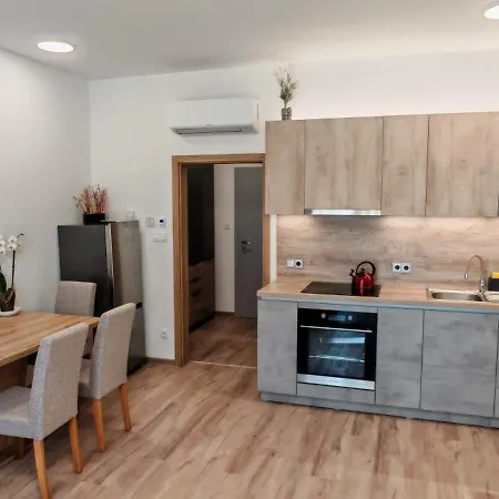 Novy Na Grusce U Bataku