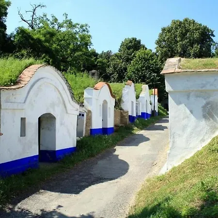 Novy Na Grusce U Bataku Strážnice